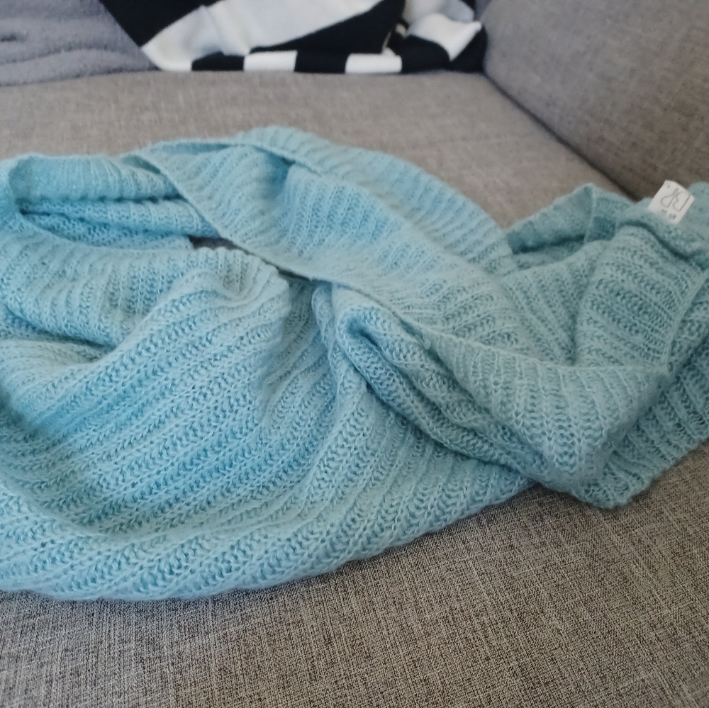 Infinity scarf blue